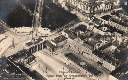 N°120513 -cpa Berlin -Flieger Aufnahme -pariser Platz Mit Brandenburger- - Brandenburger Deur