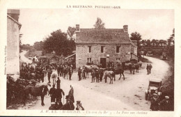 56 SAINT GILDAS - Un Coin Du Bourg , La Foire Aux Chevaux - TB / RARE - Autres & Non Classés