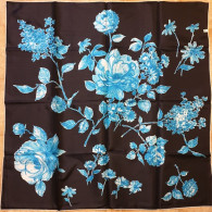 Foulard En Soie Avec étiquette , Fleurs Bleues , * B 009 - Fulares