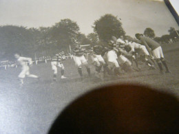 Carte Photo Années 20 Rencontre De Rugby à XV Sur Un Stade à Identifier Sport Fin De Mélée - Rugby