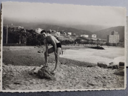 1957 Photo LA GUAIRA Venezuela. Italian Sailor On The Beach. - América