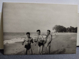 1957 Photo LA GUAIRA Venezuela. Italian Sailors On The Beach. - Amerika