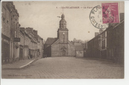 22 - CHATELAUDREN - La Place Et L'Eglise - Châtelaudren