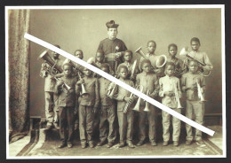 Postal Orquestra Jovens Africanos E Cónego Da Sé De Luanda, Angola. Edição CML.Postcard With An Orchestra Of Young Afri - Völker & Typen