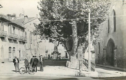 83  , LE LUC , Photo , Place Auguste Blanqui Et église , * 236 96 - Le Luc