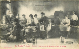 83 , LA GARDE FREINET , Fabrique De Bouchons , Salle De Triage  , * 251 59 - La Garde Freinet