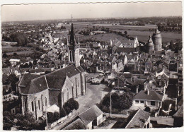 35 - EN AVION AU-DESSUS DE ... CHATEAUGIRON - Vue Générale - 1977 (Fête Forraine Sur La Place Du Village) - Châteaugiron