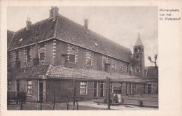 483168Hoorn, Binnenplaats Van Hat St. Pietershof. - Hoorn