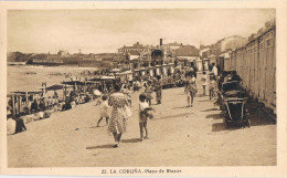 53274. Postal LA CORUÑA, Vista Animada De Playa De Riazor - La Coruña