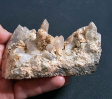 #S22 - Bel QUARZO E ORTOCLASIO Cristalli (Cava Di Cuasso Al Monte, Italia) - Minéraux