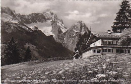 AK 189831 GERMANY - Gschwandtnerbauer Gegen Zugspitze - Zugspitze