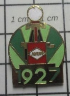 3419 Pin's Pins / Beau Et Rare / CARBURANTS / LAMURE POMPE A ESSENCE 1927 - Carburants