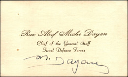 Oltremare - Israele - 1957 - Moshe Dayan - Firma Autografa Su Biglietto Da Visita + Ritaglio Di Giornale D'epoca - Otros & Sin Clasificación