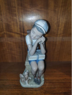 01005250 COLEGIAL CON PERRITO. FIGURA PORCELANA LLADRÓ DESCATALOGADA - Lladro (ESP)