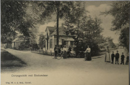 Gorssel - Gorsel (Gem. Lochem) // Dorpsgezicht Met Stationslaan (Veel Volk) Ca 1900 - Otros & Sin Clasificación