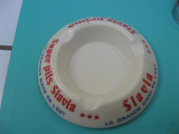 Cendrier Publicitaire Ancien BIERE SUPER PILS SLAVIA  En Faience - Cendriers