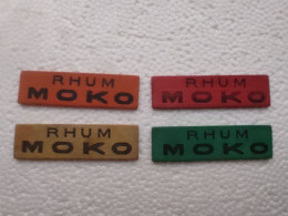 4 Jetons Publicitaires En Bois RHUM MOKO Marqué Des Deux Cotés (rouge, Jaune, Vert, Orange) - Alcools