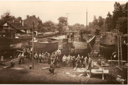 LONGUEIL-ANNEL - Le Chantier - Bateaux Sur Cales - Péniches - Longueil Annel