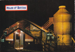 THE HOUSE OF BOTTLES  AND "THE BIG STUBBY "  BY NIGHT -  QUEENSLAND - AUSTRALIA - Autres & Non Classés