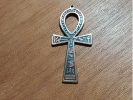 T1 // CROIX EGYPTIENNE  ANKH 8 X 4 CMS - Other & Unclassified