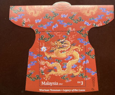 Vtahip.m.SD)2012 MALAYSIA  TEXTILE HERITAGE, HOT STAMPED DRAGON 3RM, SOUVENIR SHEET, MNH - Malaysia (1964-...)