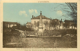 63 , ST GERMAIN LEMBRON , Place Du Marché Au Bois , Monument Aux Morts , * LC 378 13 - Saint Germain Lembron