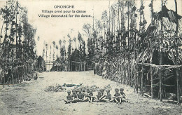 PAPOUASIE/Nouvelle Guinée , ONONGHE , Village Orné Pour La Danse , * 400 85 - Papouasie-Nouvelle-Guinée