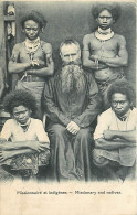 PAPOUASIE/Nouvelle Guinée , Missionnaire Et Indigenes , * 400 88 - Papouasie-Nouvelle-Guinée