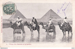 L21- EGYPTE - GROUPE DES CHAMEAUX ET PYRAMIDES - EDIT. EPHTIMIOS FRERES , PORT SAID - EGYPT  - EN 1903   - Pirámides
