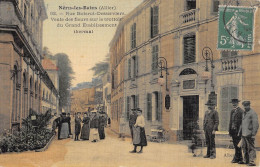 CPA 03 NERIS LES BAINS / RUE BOISROT DESSERVIERS / VENTE DE FLEURS SUR LE TROTTOIR / Cpa Toilée - Neris Les Bains