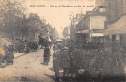 CPA 03 MONTLUCON / RUE DE LA REPUBLIQUE UN JOUR DE MARCHE - Montlucon