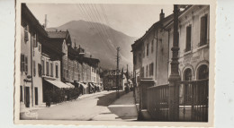 Bonneville 74  Carte Glacée Non Circulée  La Rue Du Pont  Café La Poste A Droite Et Nombreux Commerces - Bonneville