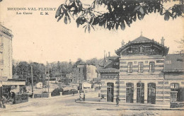 Meudon         92       Val Fleury  . Extérieur De La Gare      (voir Scan) - Meudon