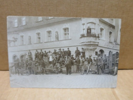 AMBERG (Allemagne) Carte Photo Groupe De Prisonniers De Guerre Place Maison Belle Animation - Amberg