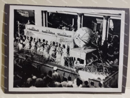 Photo To Identify. Fiesta -  Festival Or Carnival. Spanish Language Store. Latin America Or Spain ?  107x80 Mm. - América