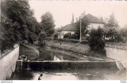 D32  CASTÈRA VERDUZAN  Le Canal Et L'École - Castera