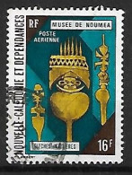 NOUVELLE CALEDONIE:Poste Aérienne:Musée De Nouméa:multicolores :flèches Faitieres   N°142  Année:1973. - Used Stamps
