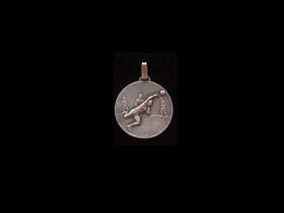 D3-685 Médaille Ronde (foot),diamètre =32mm,pds=13,60g,signée CONTAUX Gravée Charna,poids=13,60g - Sonstige & Ohne Zuordnung