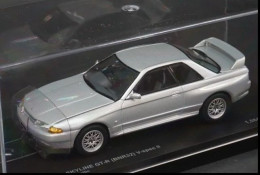 Nissan Skyline GT-R (BNR32) V-Spec II - Spark Silver Metallic - Kyosho K0322S - Kyosho