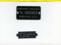 Th. Haerinck . Nieppe. Lot De 2 Petites Plaques Constructeur En Alu.  Charronnage Carrosserie. Voiture Caleche - Andere & Zonder Classificatie