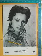 Kov 17-32 - Famous People, Des Personnes Célèbres, Sophia Loren - Ecrivains