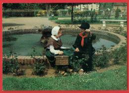 Le Morvan Folklorique - Deux Enfants Bavardant - Folklore Costumes Traditionnels Coiffe - Bourgogne