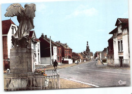 BERLAIMONT  Le Monument Aux Morts Rue Du 5 Novembre Edit Spadem  - Berlaimont