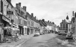 CPSM Chateauneuf En Thymerais-Rue De Dreux Et Place De L'hôtel De Ville-RARE    L2492 - Châteauneuf