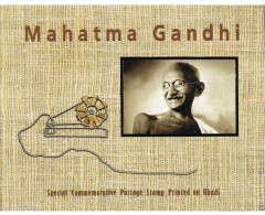 INDIA 2011 MAHATMA GANDHI MADE WITH KHADI CLOTH ODD UNUSUAL MINIATURE SHEET MS PRESENTATION PACK MNH - Mahatma Gandhi