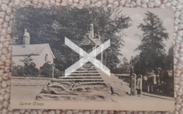 LYMM CROSS OLD B/W POSTCARD CHESHIRE - Derbyshire