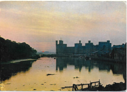 SUNSET AT CAERNARVON CASTLE, GWYNEDD, WALES. USED POSTCARD   Fw3 - Gwynedd