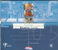 COFFRET EUROS PAYS BAS 2005 NEUF FDC - 8 MONNAIES + 2 MEDAILLES - Nederland