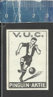 V.U.C. PINGUIN-AKTIE. (FOOTBALL PLAYER SOCCER VOETBAL) Weerter Dutch Matchbox Label THE NETHERLANDS - Boites D'allumettes - Etiquettes