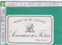 AL 144 ETIQUETTE  VIN SOMMESOUS FRERES VOUVRAY   INDE ET LOIRE LIONS - Autres & Non Classés